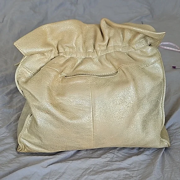 HOBO International Caliber in pearled silver metallic leather - Picture 5 of 16